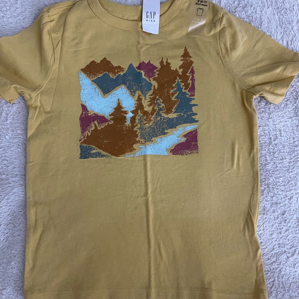 NEW WITH TAG GAP Yellow and Brown Short Sleeve Tee with Scenic Graphic